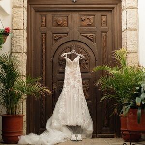 Elegant White Lace Wedding Dress